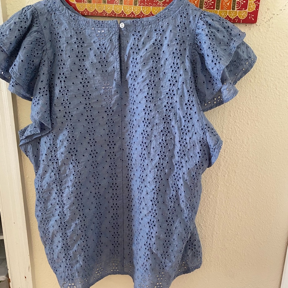 GAP Flutter Top - Picture 2 of 4